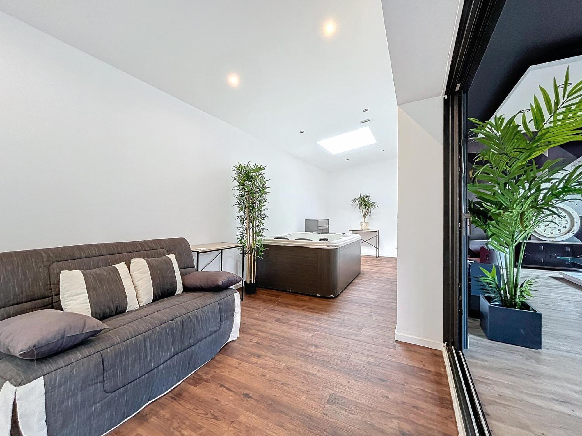 Loft Terrasse Avec Spa Proche Centre Historique Montluçon Kültér fotó